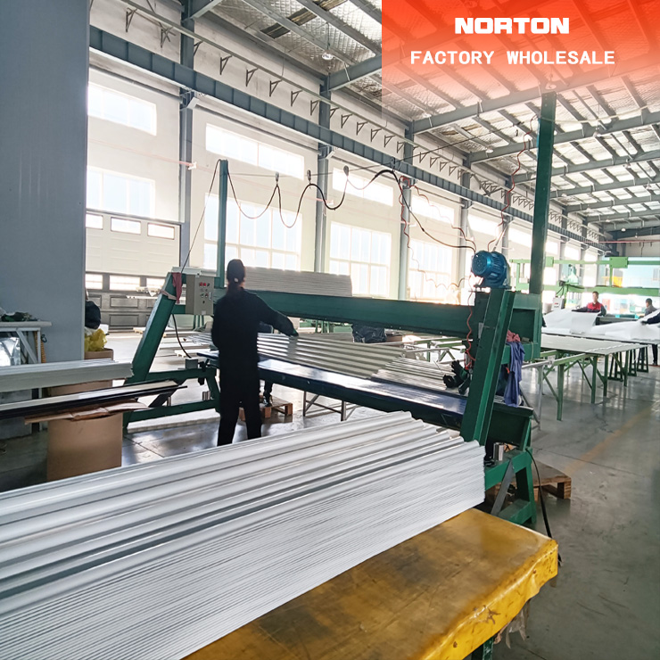تركيب أبواب Norton Roll Up مبسط للغاية وبدون مجهود.