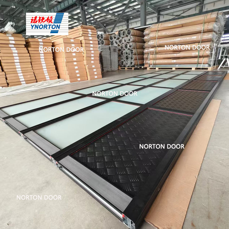 Roll row door vs garage door vs Glass Sectional Door: كيف تختار وفقًا للاحتياجات؟
