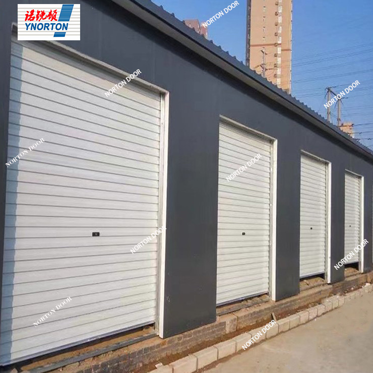 أين تكون أبواب الرول أب ذاتية التخزين مناسبة للاستخدام؟