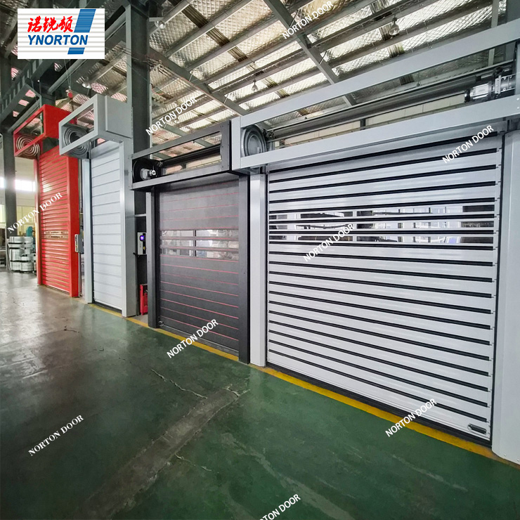 احتياطات التثبيت للأبواب السريعة الصلبة