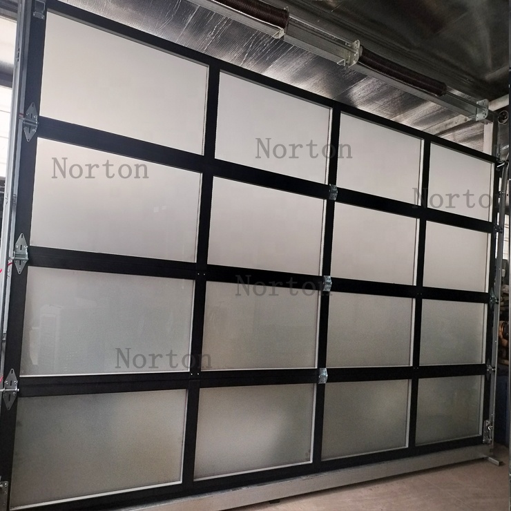 باب زجاجي مطل بالكامل